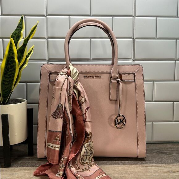 9744 Michael Kors Pink Tote Bag - Picture 1 of 13